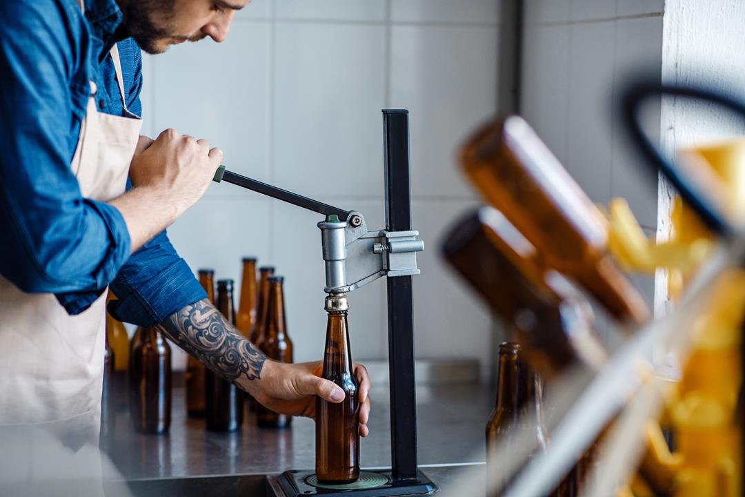 drink-production-employee-works-on-beer-manufactu-2022-12-16-07-05-48-utc.jpg
